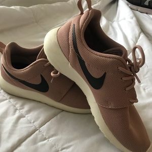Nike Women’s Roshe One